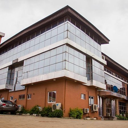 Glasshouse Hotel And Suites Egba Extérieur photo