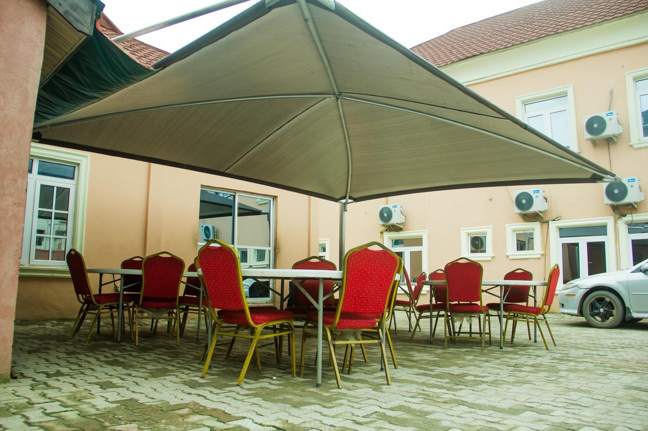 Glasshouse Hotel And Suites Egba Extérieur photo