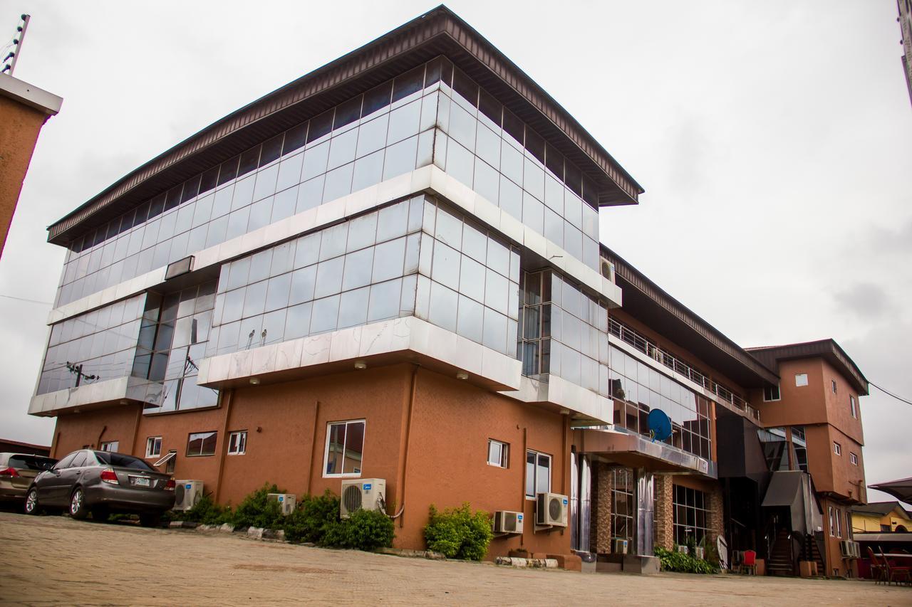 Glasshouse Hotel And Suites Egba Extérieur photo